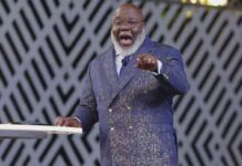 man-alleges-td-jakes-tried-to-kiss-him