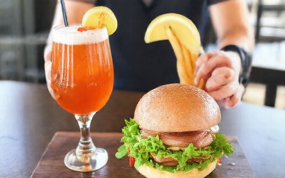 How to Order Like a Pro: Austin Ale House’s Must-Try Flavor Combos*